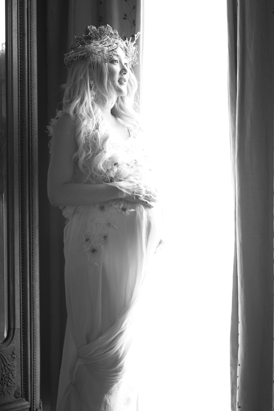 Bada, a former member of girl group S.E.S., is pregnant with her first child. [WAVE NINE]