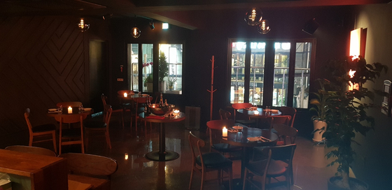 Wine bar Melange in southern Seoul. [MELANGE]