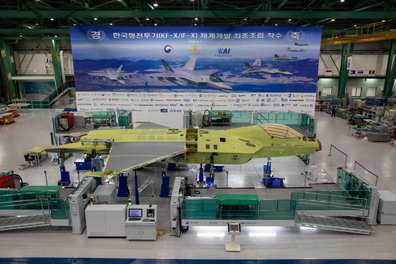The Defense Acquisition Program Administration (DAPA) said Thursday that Korea Aerospace Industries started the final phase of the KF-X fighter jet project. Korea's first KF-X fighter jet will be unveiled to the public by the first half of next year. After five years of testing, the jet will finish development by 2026. [YONHAP]  