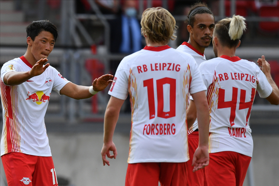 Hwang Hee-chan of RB Leipzig, left, celebrates with his teammates after scoring his first goal of the season during the DFB-Pokal Cup against FC Nurnberg in Nuremberg,Germany, on Saturday. [EPA/YONHAP] 