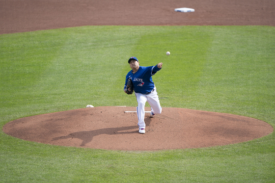 Ryu Hyun-jin of the Toronto Blue Jays throws a pitch during a game against the New York Mets at Sahlen Field in Buffalo, New York, on Sunday. [REUTERS/YONHAP]