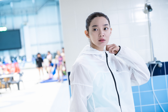 Scene from the film. Actor Shin Min-a as Yi-young, a diving diva that everyone looks up to. [MEGABOX PLUS M]