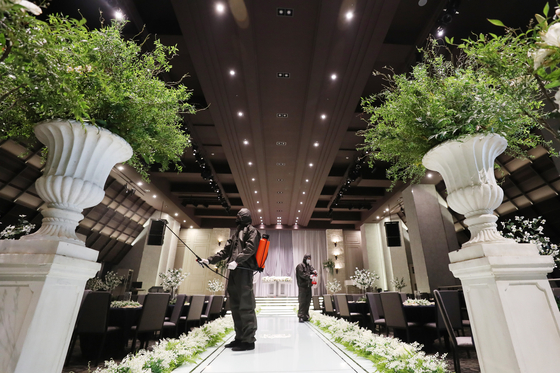 Employees disinfect a wedding hall in Suwon, Gyeonggi, on Aug. 19. Korea's number of marriages sharply declined in July due to the prolonged Covid-19 pandemic. [NEWS1] 