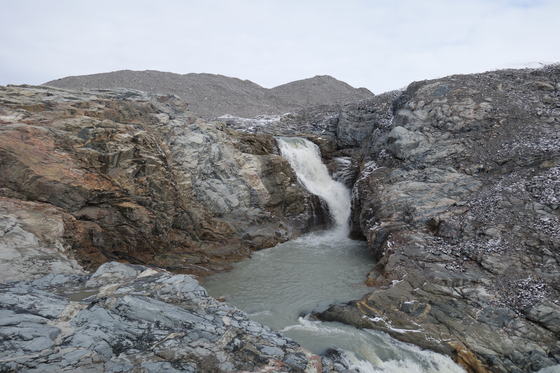 A view of the Sermitsiaq Waterfall in Qeqqata in Greenland. [KIM IN-SOOK]