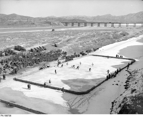 Members of the 2nd Battalion Royal Canadian Regiment play hockey at Imjin Gardens on Feb. 4, 1952. [GOVERNMENT OF CANADA]