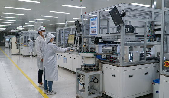 Workers at a Daeyang Electric production line in Incheon manage the production automotive pressure sensor on Aug. 20. [JEON TAE-GYU]