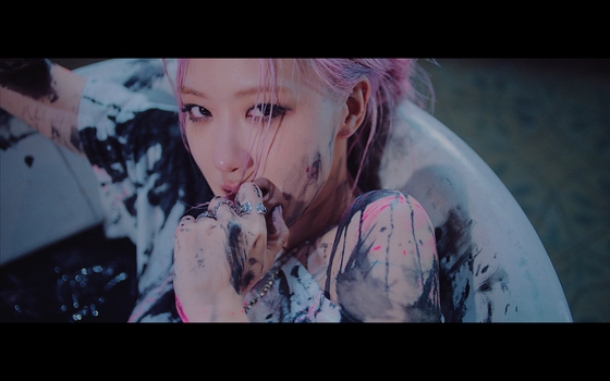 Images from the music video for Blackpink's "Lovesick Girls" [YG ENTERTAINMENT]