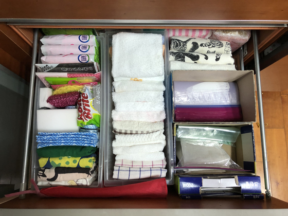  File folding is recommended instead of stacking. [KIM SANG-SEON]