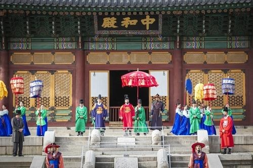 This photo, provided by the Cultural Heritage Administration, shows the royal palace festival taking place at Deoksu Palace in central Seoul in 2019. [CULTURAL HERITAGE ADMINISTRATION]