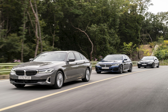 The facelifted 5 Series on road. [BMW KOREA]