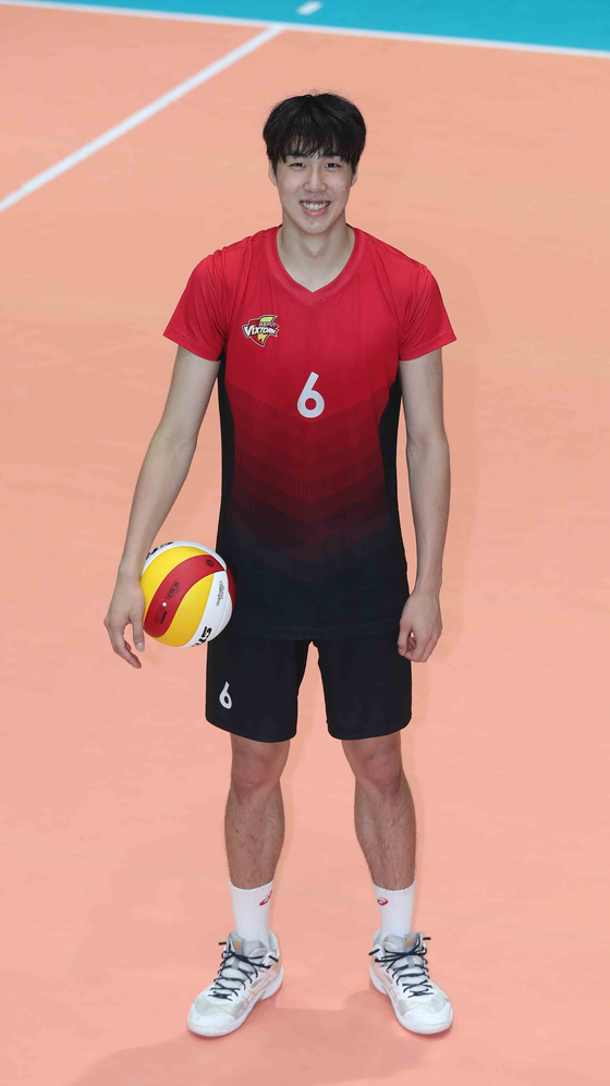 Suwon Kepco Vixtorm setter Kim Myeong-gwan poses for a photo at the Vixtorm's training facility on Oct. 7. [KIM SANG-SEON]