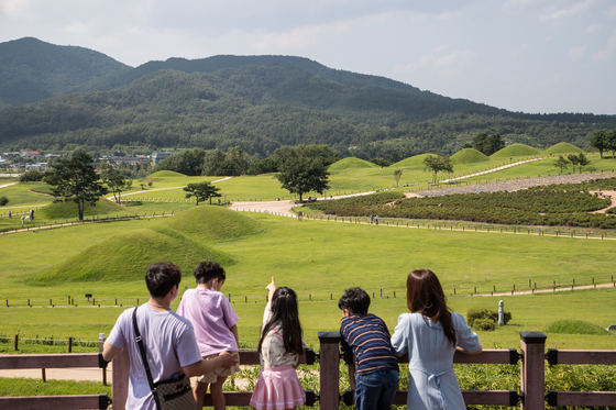 Geumseongsan Gobungun, located in Uiseong, North Gyeongsang, is an ideal destination for families wishing to visit less crowded areas. It is a historic site where the Jomun Kingdom was located 1,800 years ago. [CHOI SEUNG-PYO] 