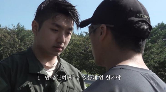 Singer Sam Kim appears in the second season of ’Fake Men“ as a recruit. [YOUTUBE]