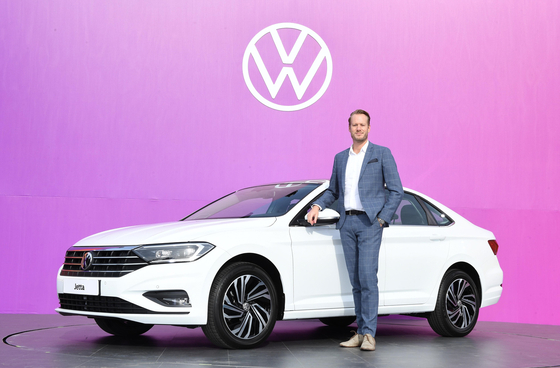 Stefen Krapp, executive director of Audi Volkswagen Korea (AVK) Volkswagen division, poses beside the seventh-generation Jetta sedan after a press event in eastern Seoul on Thursday. [VOLKSWAGEN KOREA]