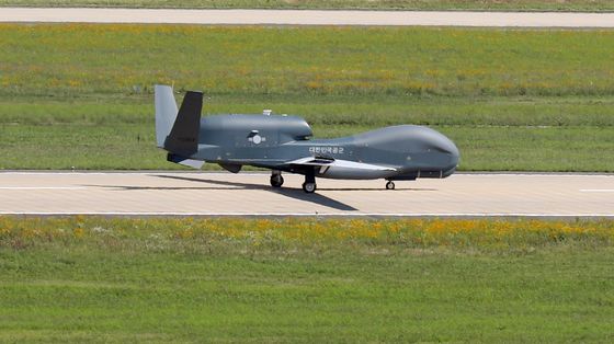 A South Korean Air Force Global Hawk taxis on a runway at an airbase in Sacheon, South Gyeongsang, in June after returning from a reconnaissance mission. [YONHAP]