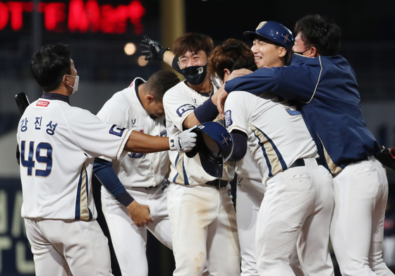 The NC Dinos celebrate after picking up a thrilling 6-5 victory against the Lotte Giants at Changwon NC Park in Changwon, South Gyeongsang on Friday. [YONHAP] 
