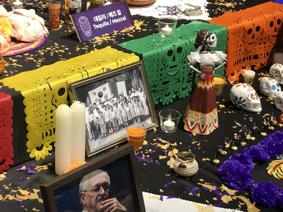 Photo of a group of Korean immigrants to Mexico in 1905, on the Day of the Dead offering exhibition at the National Museum of Korea. [ESTHER CHUNG]