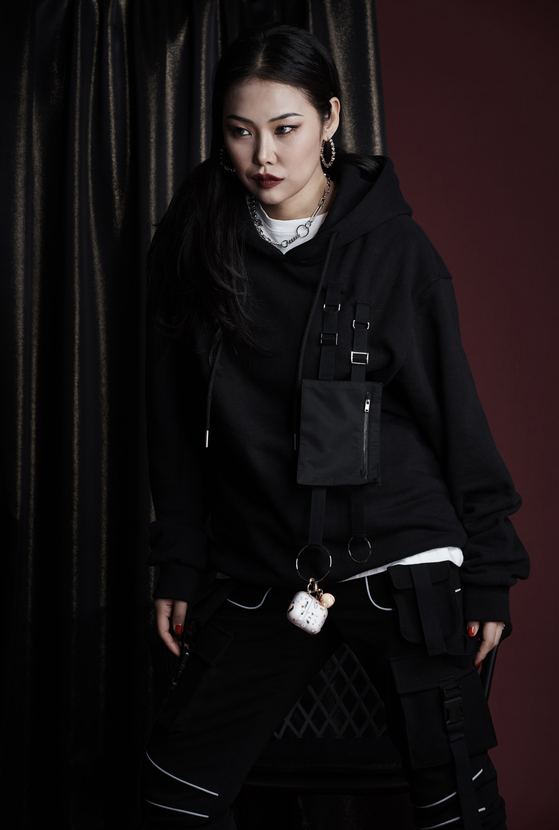 Rapper Cheetah dons clothing from Lotte On’s de MonZ, which sells clothes designed by a computer. [LOTTE SHOPPING]