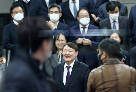 Prosecutor General Yoon Seok-youl, center of the first row, smiles during his visit to the Daejeon District Prosecutors' Office on Oct. 29, 2020. Yoon resumed his tour of regional prosecution offices after eight months.  [YONHAP] 