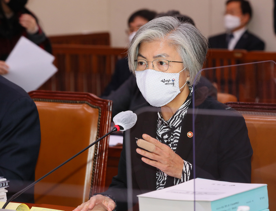 Korean Foreign Minister Kang Kyung-wha speaks at the National Assembly Thursday. She will make a trip to Washington to hold talks with U.S. Secretary of State Mike Pompeo next Monday. [YONHAP]