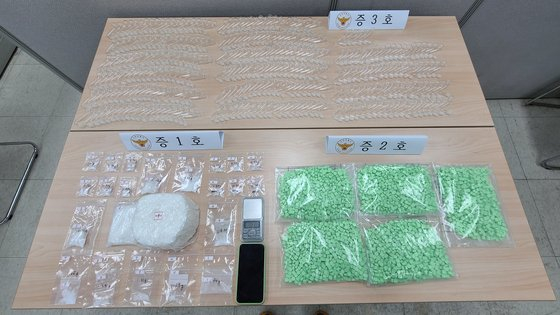 Methamphetamine and MDMA seized by Gyeonggi police from a drug bust of a Chinese cartel operating in Korea's greater capital area. [GOYANG POLICE]