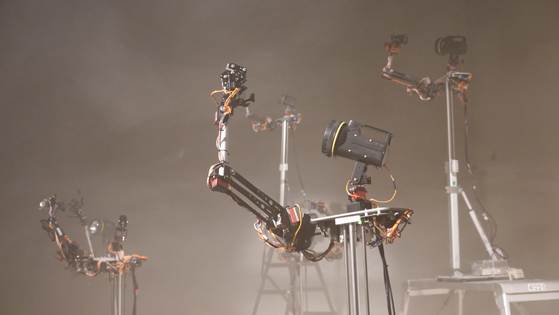 Media artist Kwon Byung-jun's robot dance performance. [PLATFORM L]
