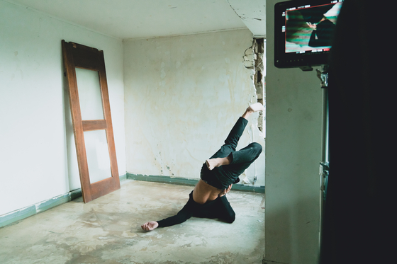 Different dancers will appear and dance impromtu for "Non-contact impromptu" (translated). [NAM TAEK-GEUN]