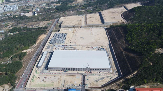 The construction of Hyundai Mobis' parts production plant in Ulsan. Hyundai Mobis last year became the first conglomerate to reshore since the government related laws in supporting such companies went into effect in late 2013. [HYUNDAI MOBIS]