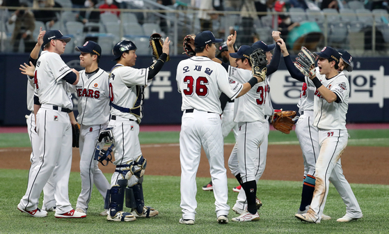 The Doosan Bears celebrate advancing to the Korean Series with a 2-0 victory over the KT Wiz in Game 4 of the second round of the postseason at Gocheok Sky Dome in western Seoul on Friday. [NEWS1]