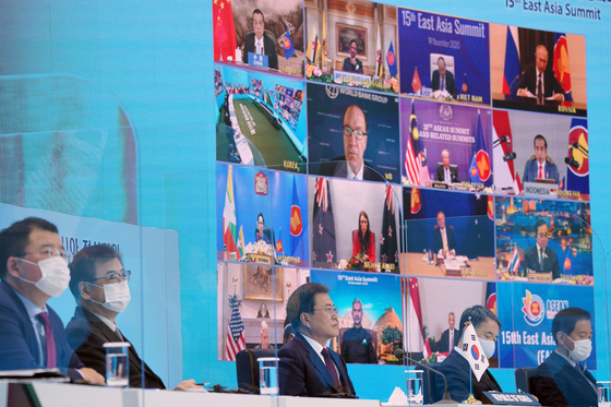 President Moon Jae-in, center, takes part in the 15th East Asia Summit virtually, from the Blue House on Saturday. [YONHAP]
