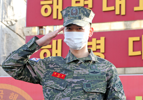 SHINee's Minho was discharged from the military on Sunday. [YONHAP]