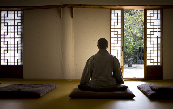 Monk Haemin [JOONGANG ILBO]