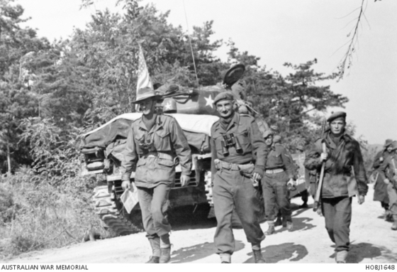 Lt. Col. Green, left, with British Maj. Gen. Basil Coad, center, half a mile east of Chongju, North Korea, on Oct. 29, 1950. The photo was the last action photo taken of Lt. Col. Green before his death. The photo (ID number: HOBJ1648) has been provided by the Australian War Memorial. [AUSTRALIAN WAR MEMORIAL]