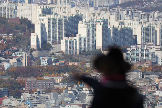 A view of apartments in central Seoul on Nov. 3. [YONHAP] 