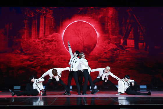 Boy band Enhypen performs its lead track ″Given-Taken″ for the first time on Monday during an online showcase held for its first EP ″Border: Day One.″ [BELIFT LAB]