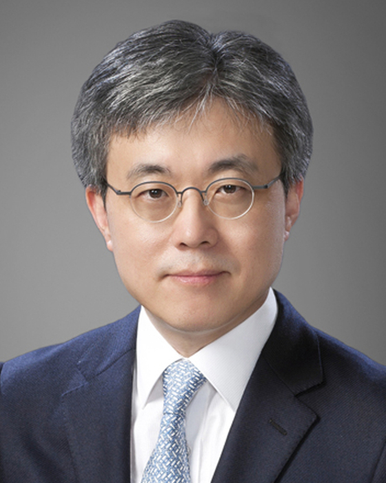                Choi Si-young