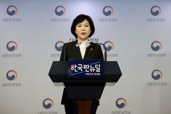 Jeon Hyun-heui, chairperson of the Anti-Corruption and Civil Rights Commission, announces the results of this year’s Integrity Assessment Wednesday at a briefing in Seoul. [YONHAP]