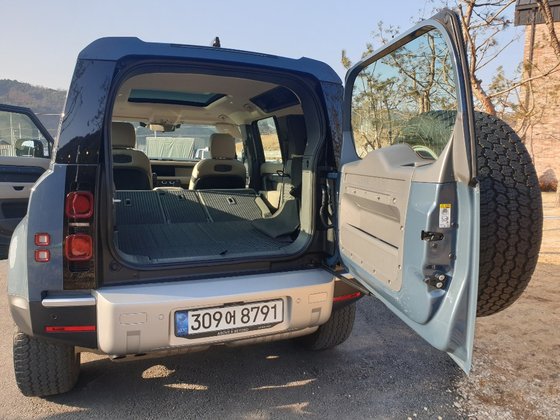 The vehicle offers 2,380 liters (630 gallons) of luggage space when the back seat is folded. [JIN EUN-SOO]