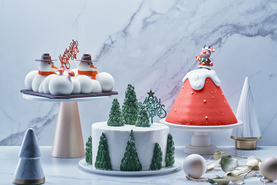 Grand InterContinental Seoul Parnas' newly launched Christmas cakes. They are available at 68,000 won ($62). [GRAND INTERCONTINENTAL SEOUL PARNAS]  