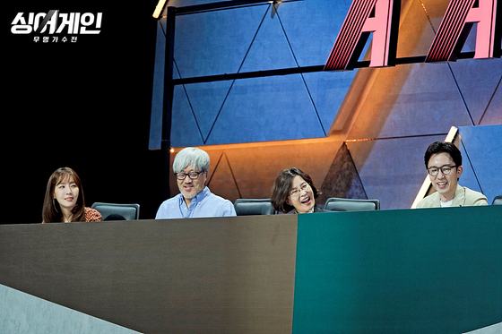 The judges for JTBC's "Sing Again" are veteran singers, including Yoo Hee-yeol, far right. [JTBC]