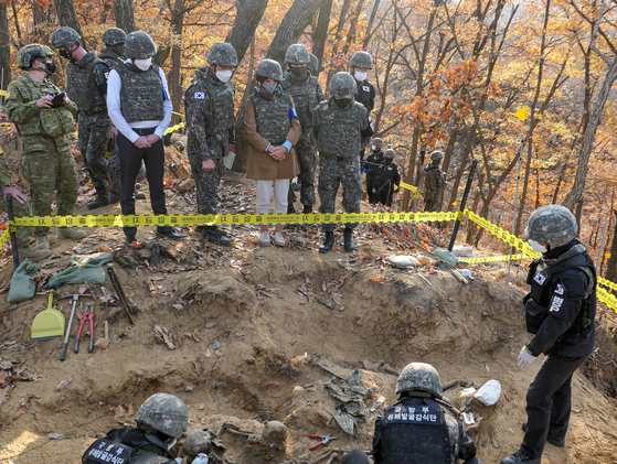 Ambassador Doornewaard, second from front right, observing an excavation site of Makri in 2020. [EMBASSY OF THE NETHERLANDS IN KOREA]