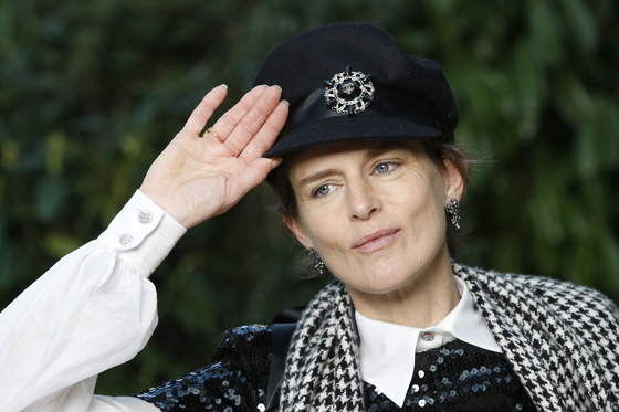 In this Jan. 23, 2018, file photo, model Stella Tennant poses during a photo call before Chanel Haute Couture Spring-Summer 2018 fashion collection presented in Paris. Tennant has died suddenly at the age of 50, her family said Wednesday. [YONHAP/AP]
