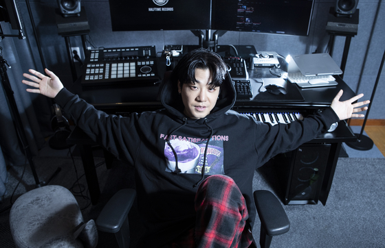 Rapper Lil Boi posing for a photo after the interview with JoongAng Ilbo at his studio in Samseong-dong, southern Seoul, on Dec. 22. [KWON HYUK-JAE]