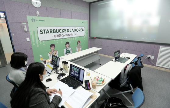 Starbucks Korea holds an online job fair with the international non-profit organization Junior Achievement (JA) to hire vocational high school graduates in the greater Seoul area. A total of 36 people were hired as Starbucks baristas as a result of the fair. [STARBUCKS KOREA] 