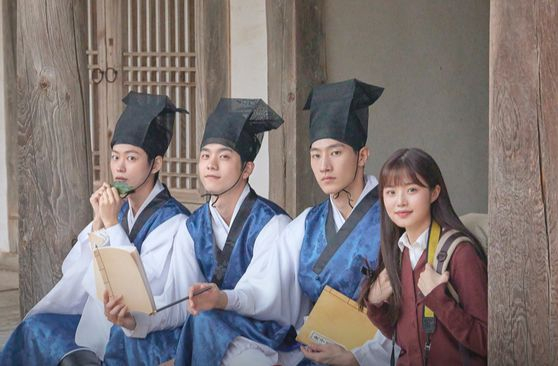Three scholars at Byeongsan Seowon in North Gyeongsang's Andong, as well as a daughter of the seowon's manager, time travel from 1720 to 2020 in web drama "300 Year-old Class of 2020." [CULTURAL HERITAGE ADMINISTRATION]