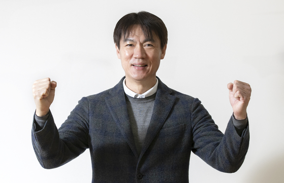 Ulsan Hyudai FC's new head coach Hong Myung-bo poses for a photo during an interview at KFA House in Seoul on Dec. 30. [LIM HYUN-DONG]