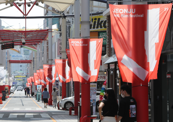 Film Street in Gosa-dong, Jeonju, two days after the 21st Jeonju International Film Festival kicked off on May 29, 2020. [YONHAP]