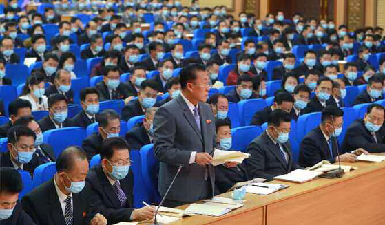 North Korean delegates take part in a smaller meeting at the Eighth Workers' Party Congress in Pyongyang on Monday, according to this state media photograph. Delegates are wearing face masks. [NEWS1] 
