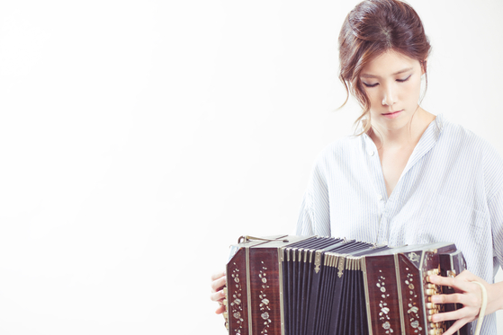 Bandoneon player Koh Sang-ji will play music for the upcoming performance of "Adios Piazzola: Live Tango." [STOMP MUSIC]