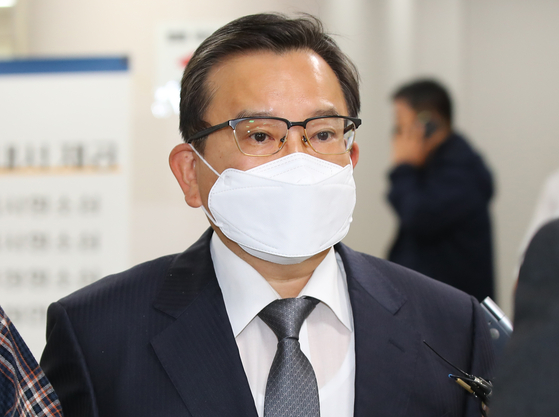 In this file photo, Kim Hak-eui, former vice minister of justice, heads to an appeals trial at the Seoul High Court on Oct. 28, 2020. Kim was convicted of taking bribes from a businessman and sentenced to two years and six months of prison term that day. [YONHAP] 